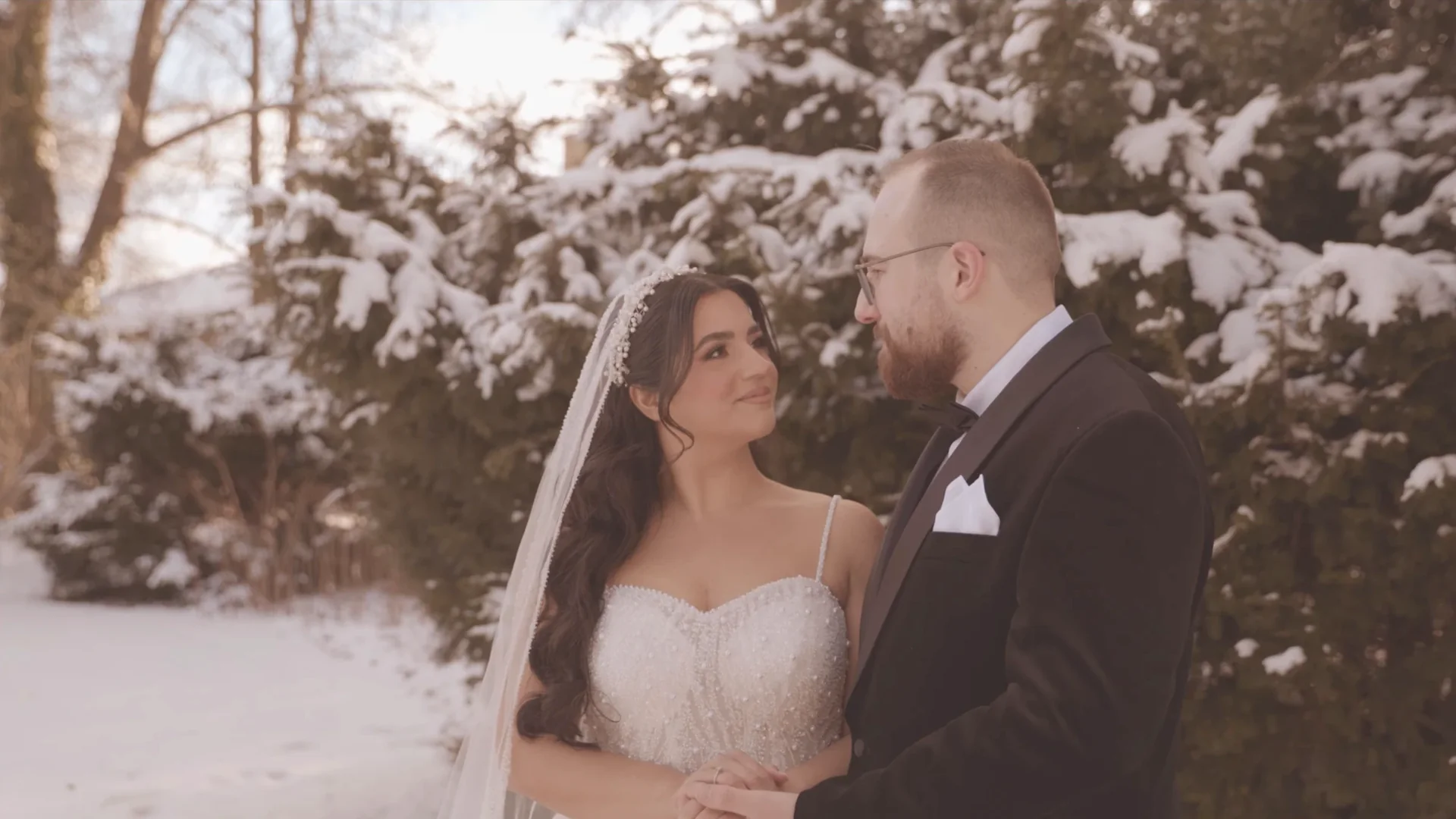 Vorschaubild: Cansel & Dennis – Winterhochzeit am Schloss Britz